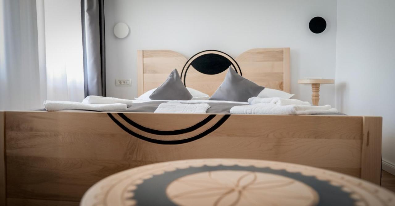 Conacul Olarilor Bed & Breakfast Baia de Fier Bagian luar foto
