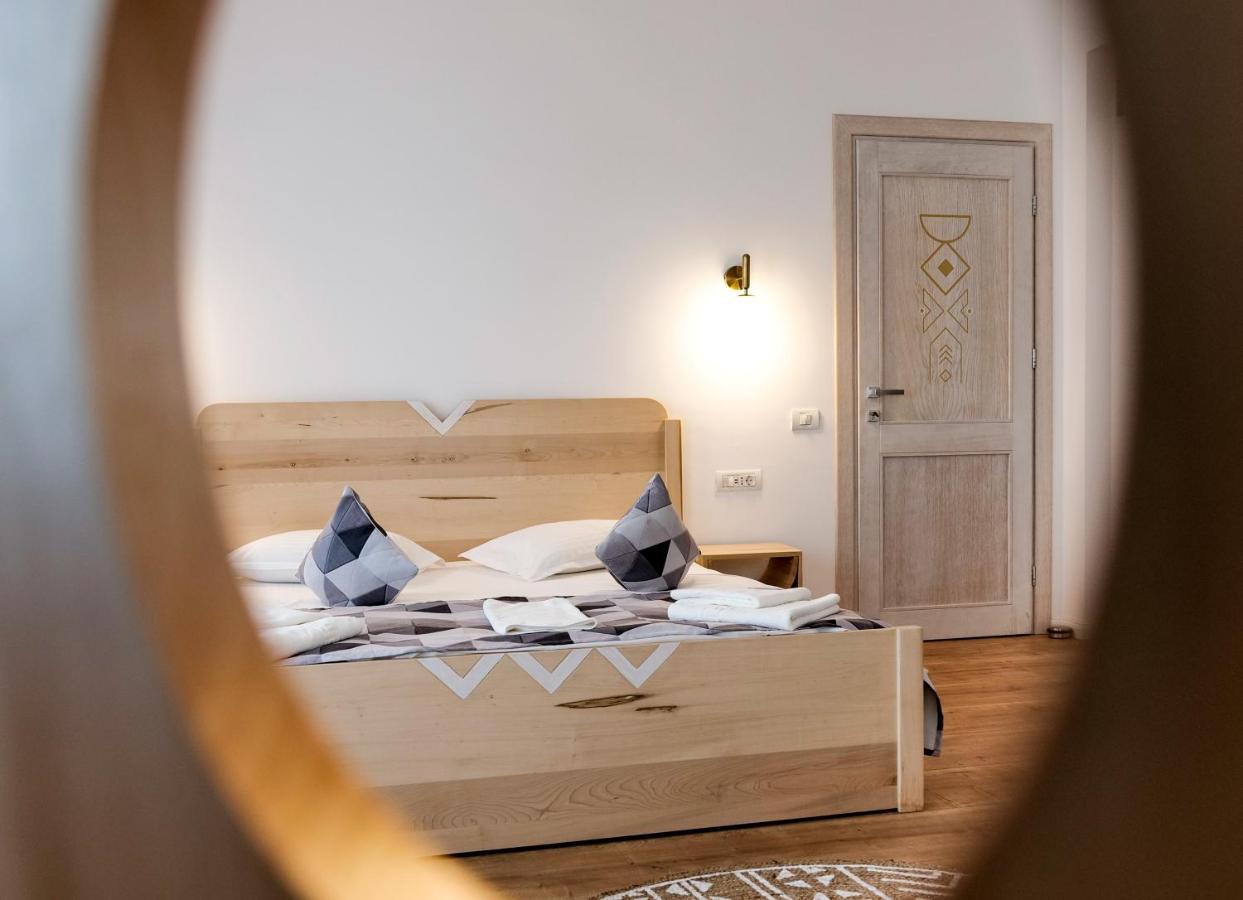Conacul Olarilor Bed & Breakfast Baia de Fier Bagian luar foto