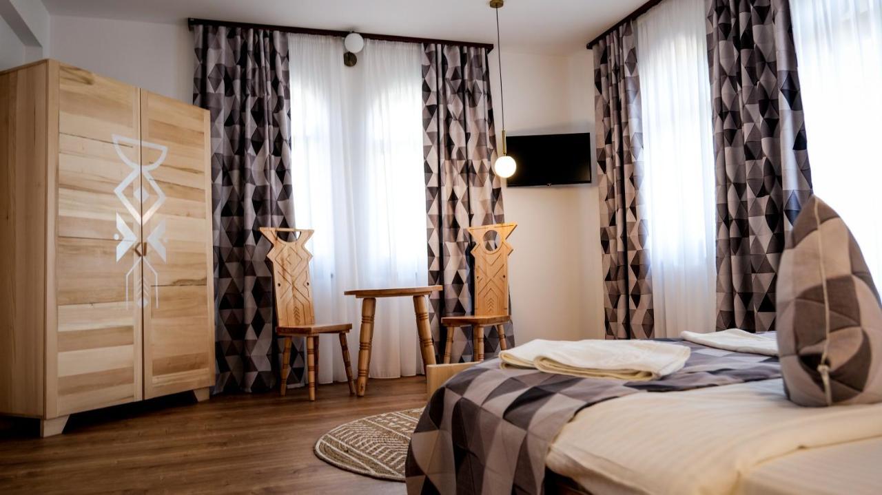 Conacul Olarilor Bed & Breakfast Baia de Fier Bagian luar foto