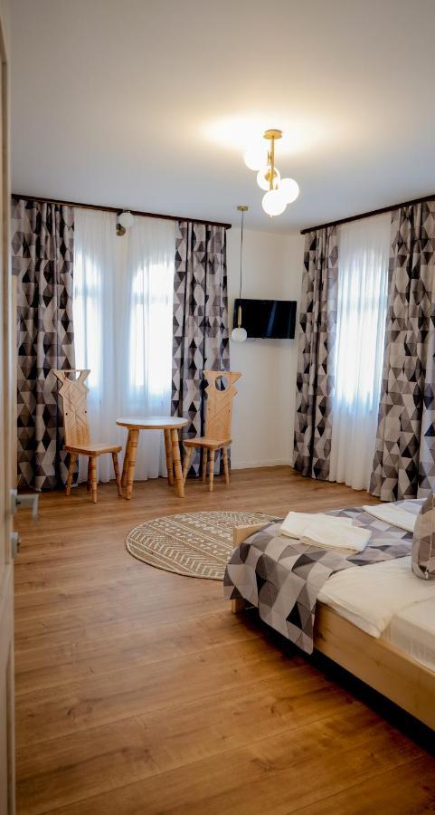 Conacul Olarilor Bed & Breakfast Baia de Fier Bagian luar foto