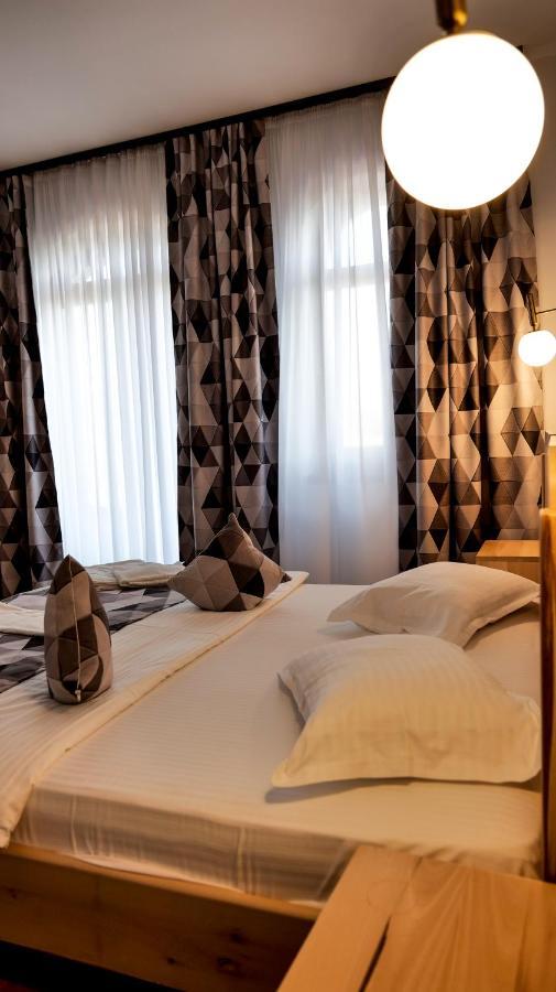 Conacul Olarilor Bed & Breakfast Baia de Fier Bagian luar foto