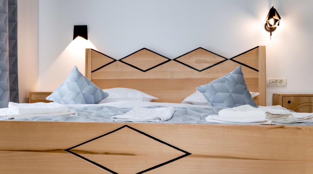 Conacul Olarilor Bed & Breakfast Baia de Fier Bagian luar foto