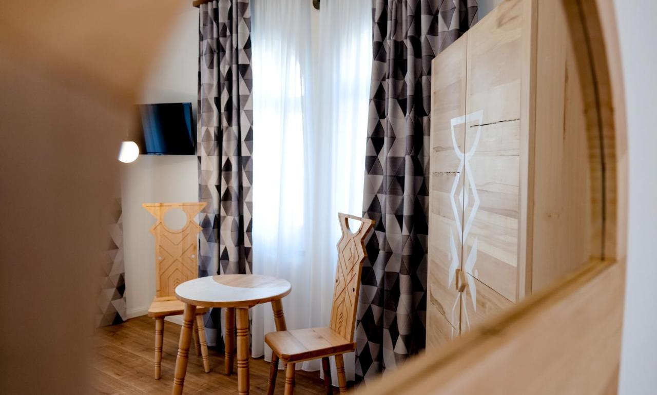 Conacul Olarilor Bed & Breakfast Baia de Fier Bagian luar foto