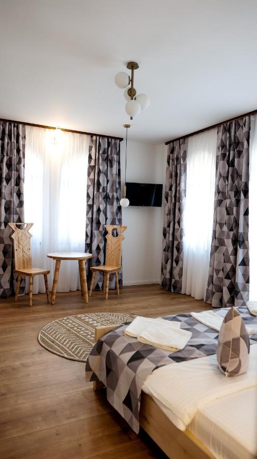 Conacul Olarilor Bed & Breakfast Baia de Fier Bagian luar foto