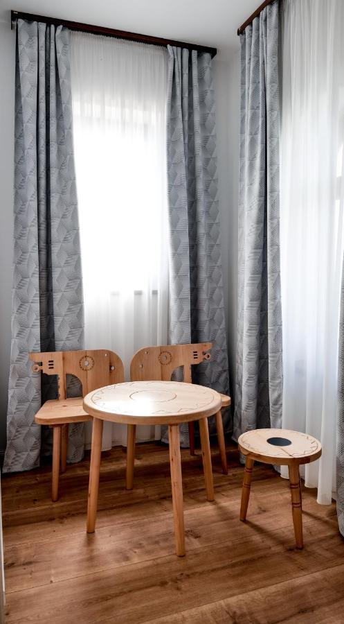 Conacul Olarilor Bed & Breakfast Baia de Fier Bagian luar foto