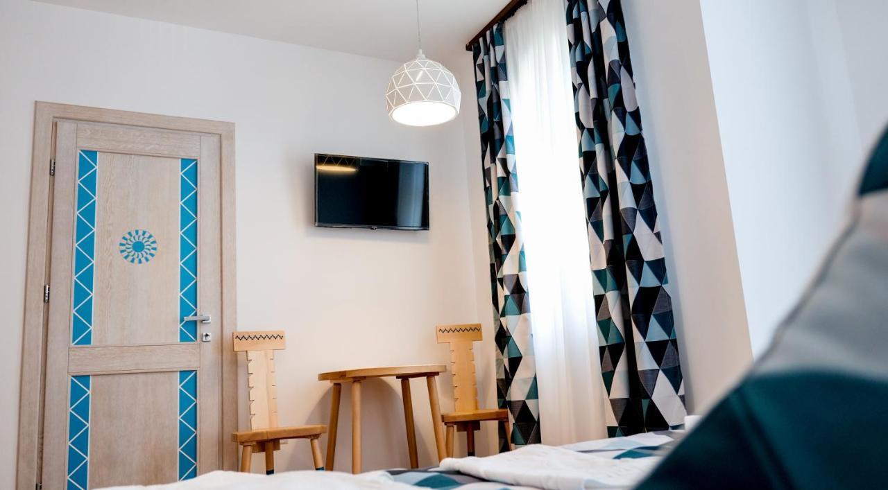 Conacul Olarilor Bed & Breakfast Baia de Fier Bagian luar foto