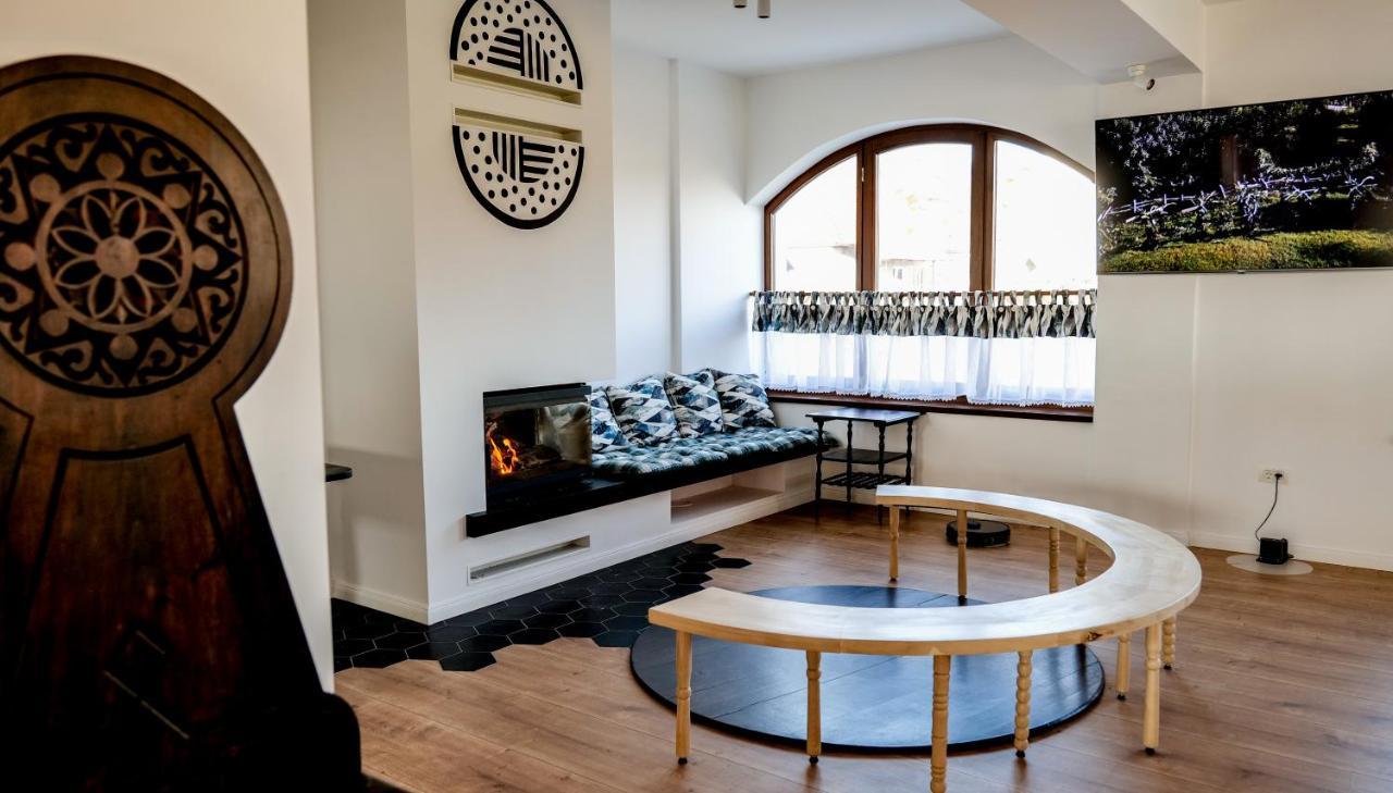 Conacul Olarilor Bed & Breakfast Baia de Fier Bagian luar foto