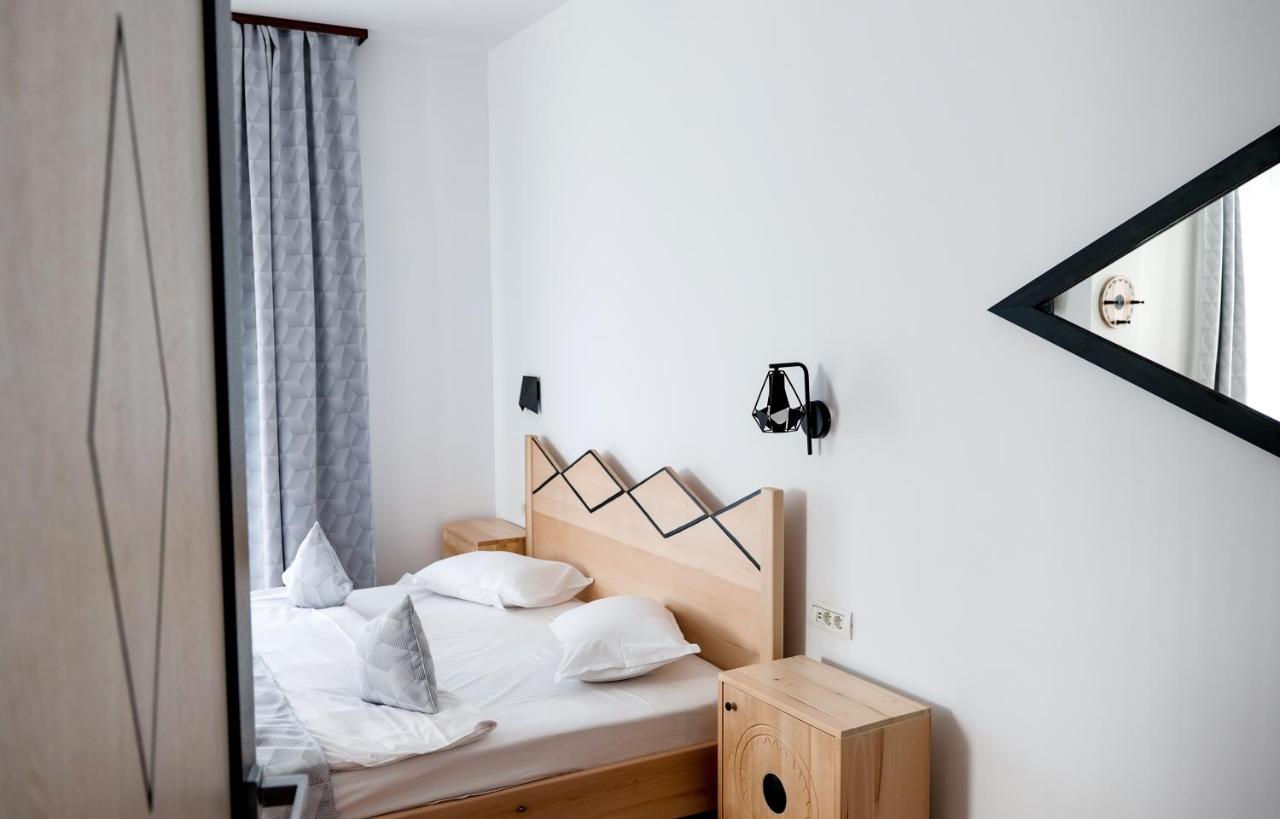 Conacul Olarilor Bed & Breakfast Baia de Fier Bagian luar foto