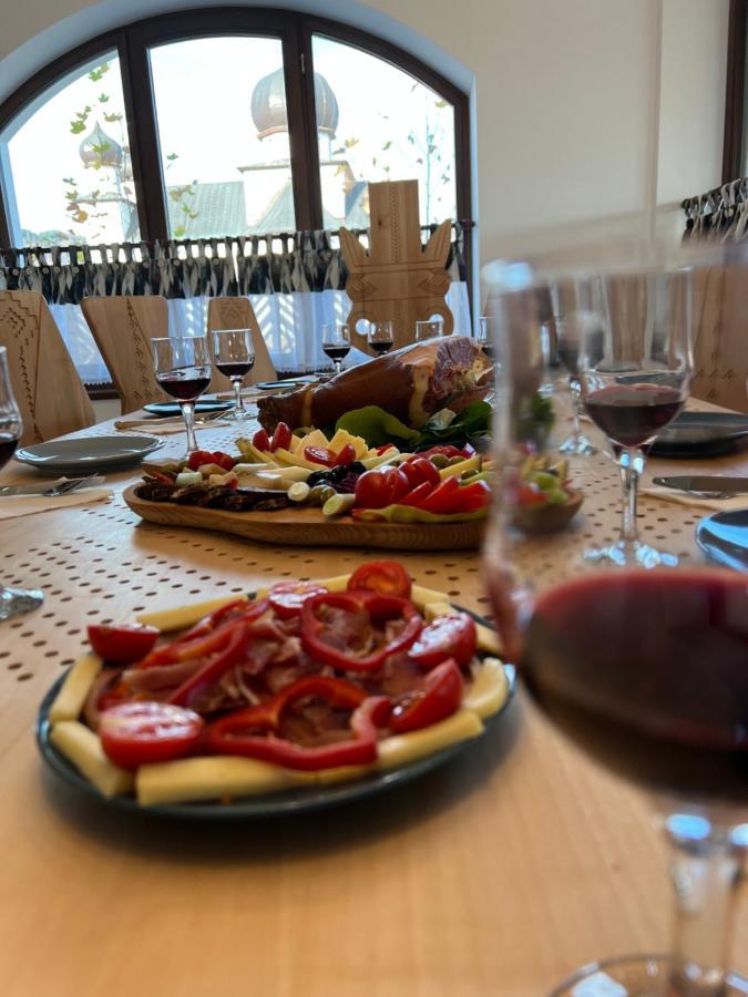 Conacul Olarilor Bed & Breakfast Baia de Fier Bagian luar foto